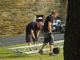 Bühnenaufbau und Empfang der Sponsoren