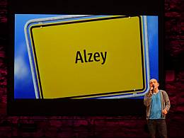 Kabarett mit Bernhard Hoêcker